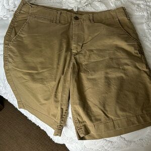 AMERICAN EAGLE MENS KAHKI SHORTS. SIZE 33